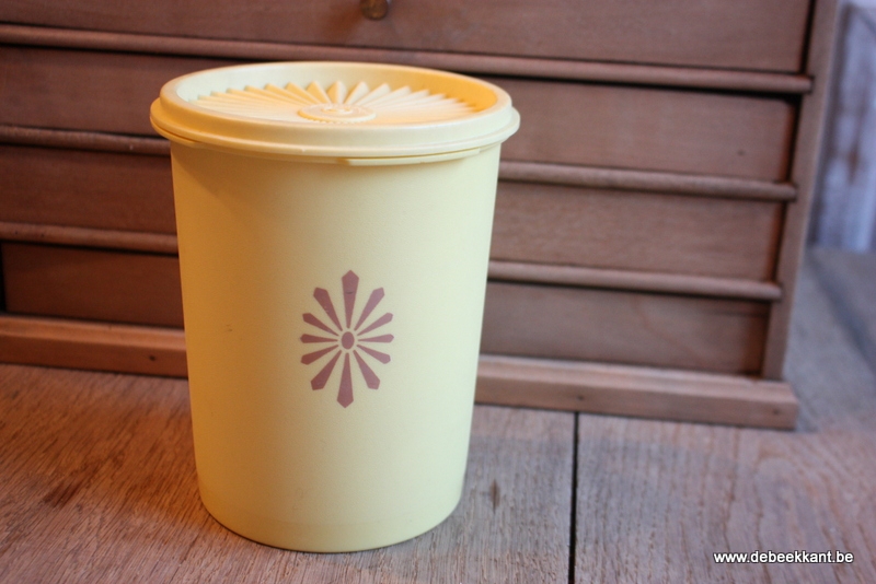 Retro vintage tupperware voorraadpotten met zonnedeksel geel