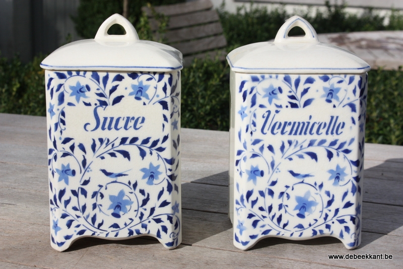 Set van 2 antieke voorraadpotten wit met blauw motief Pepi