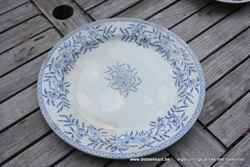 Antiek bord wit blauw Maestricht decor SAIGON