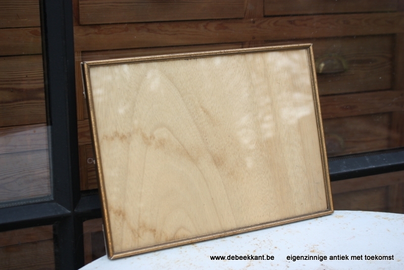 Antieke eenvoudige fijne kader bronskleur 26,8 x 35.9