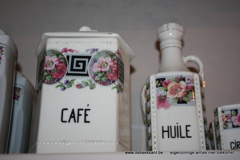 Antieke kruidenpot art deco veelhoekig wit met roze motief