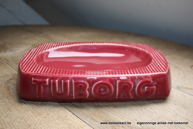 Oude grote rode asbak TUBORG