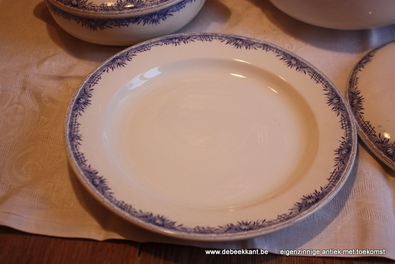 Antieke grote ronde schotel Boch RUSTIQUE