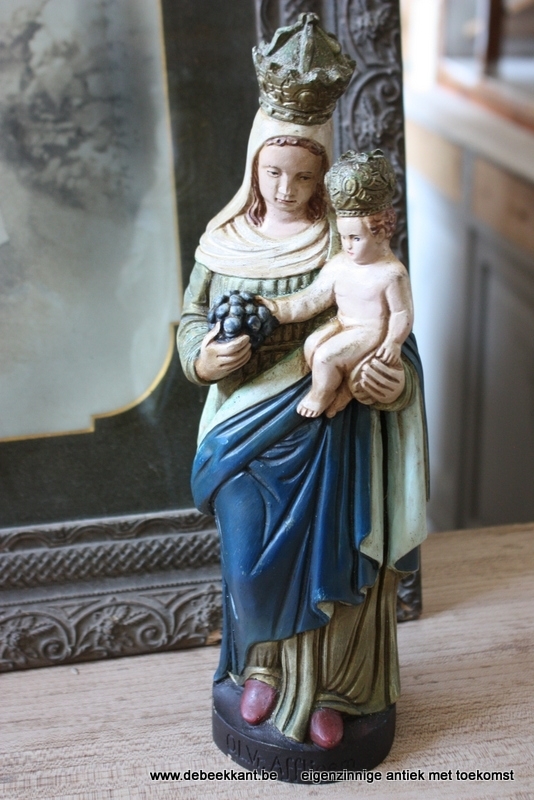 Beeld Maria met kindje Jezus Affligem