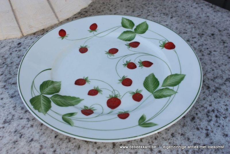 Bord aardbeien Royale Chapus Limoges