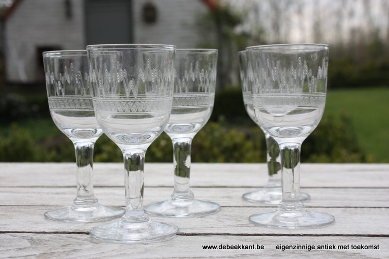 Set van 5 antieke gegraveerde glazen