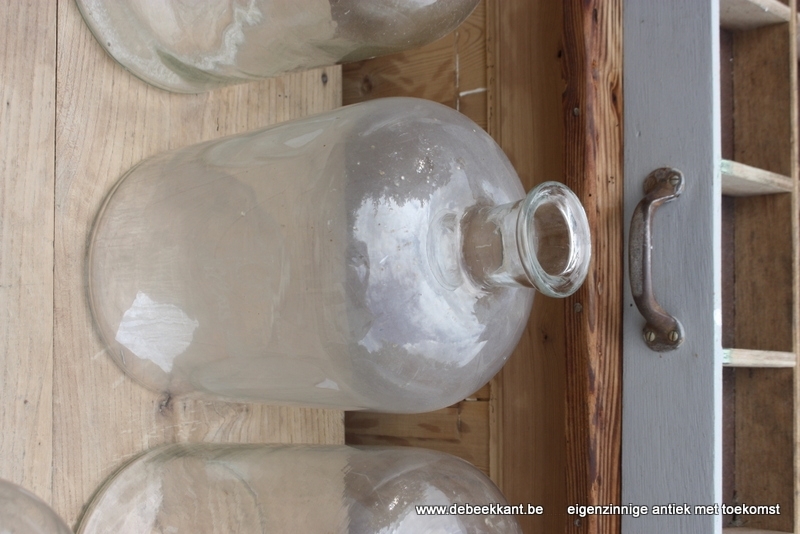 Antieke apothekersfles zonder dop nummer 3