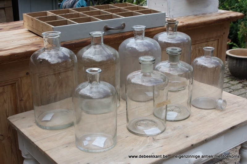 Antieke apothekersfles apotheekpot nummer 8