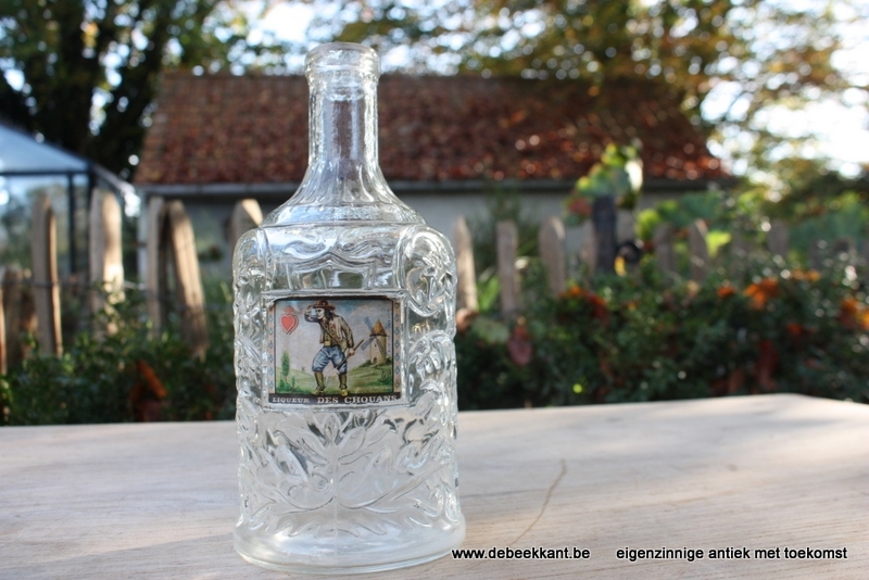 Antieke fles liqueur des chouants