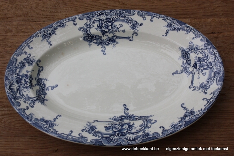 Antieke ovalen opdienschotel Boch BFK DAUPHIN blauw