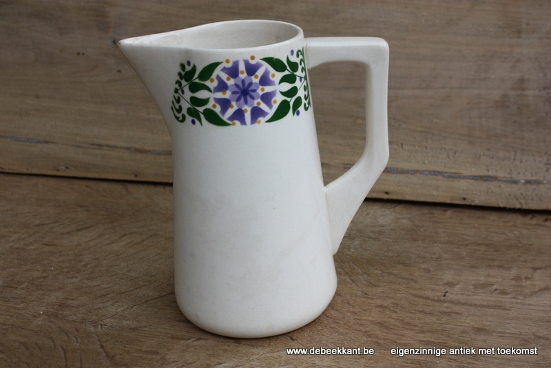 Antieke kan Villeroy Boch bloemen