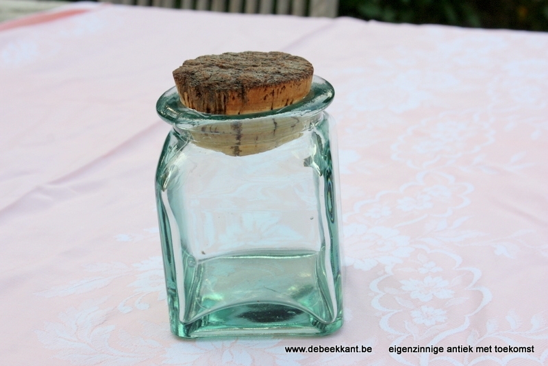 Retro bokaal dik glas met kurk 