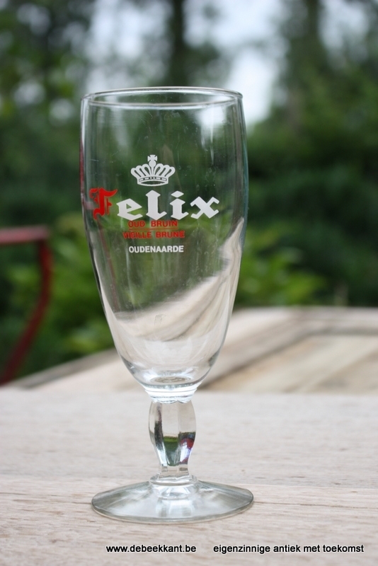 Bierglas op voet FELIX