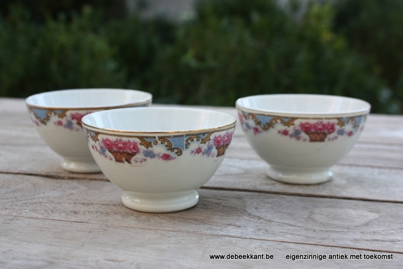 Set van 3 antieke spoelkommetjes floraal