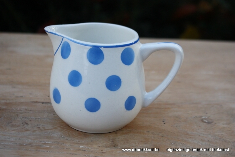 Antieke kan kannetje melkkan Bollen blauw