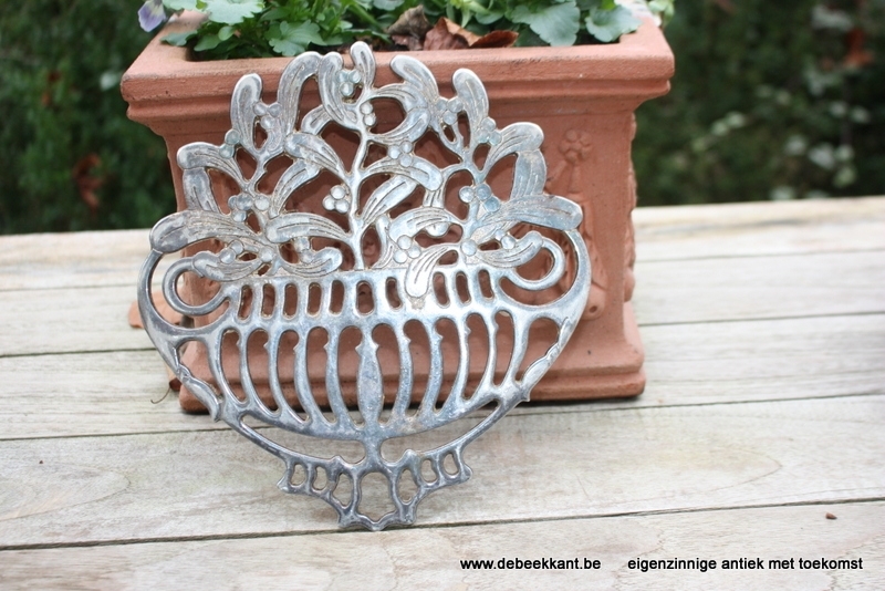 Italiaanse vintage verzilverde metalen pan onderzetter Pierot Maestri maretak