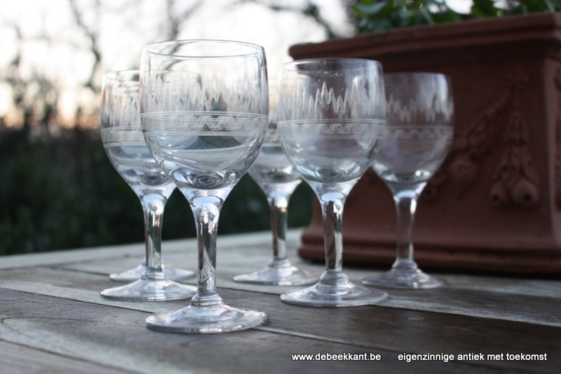 Set van 6 antieke wijnglazen gegraveerd