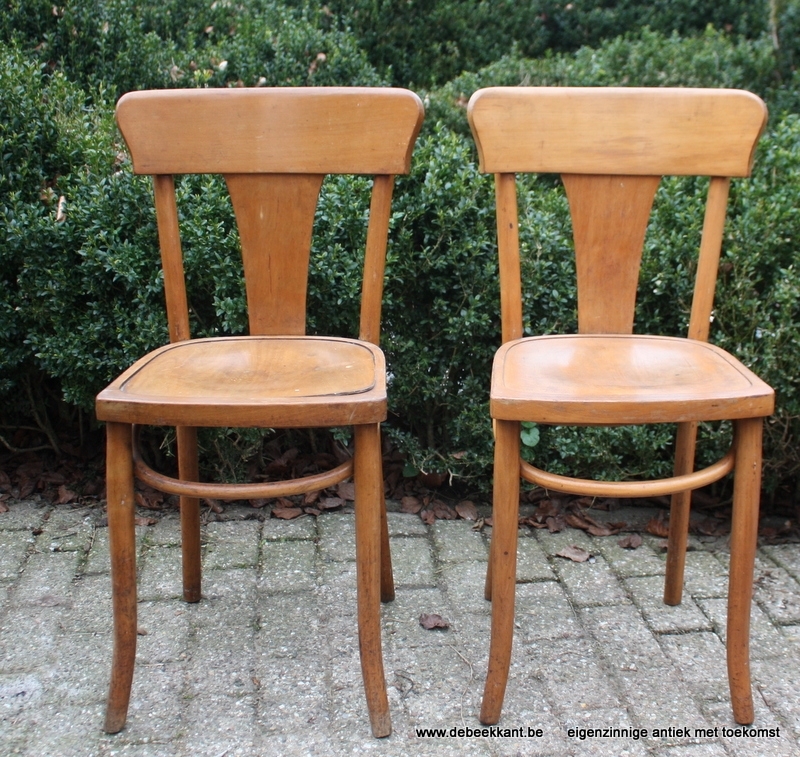 Set van 2  Caféstoelen gebogen rug