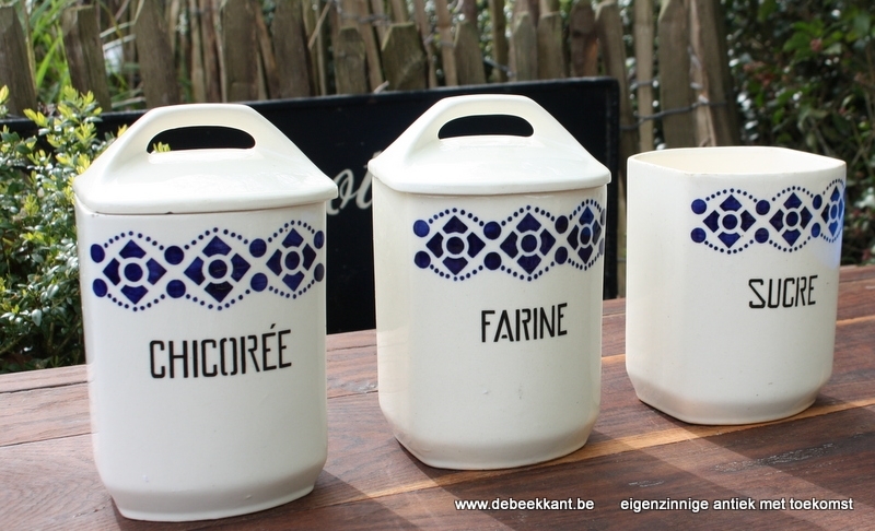 Antieke grote voorraadpotten blauw motief