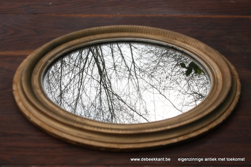 Antieke brocante ovalen spiegel