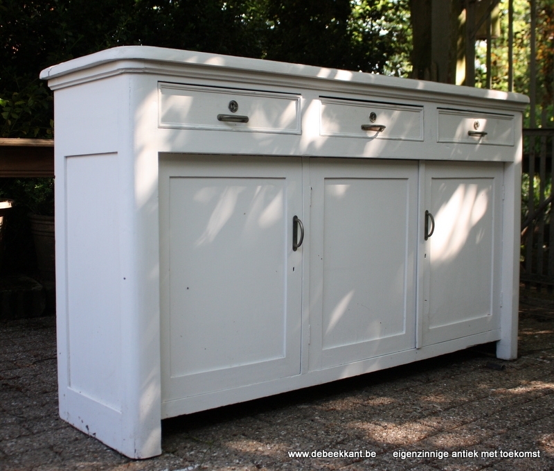 Antieke kast dressoir winkelkast toonbankkast 