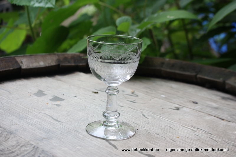 Antiek guilloche glas