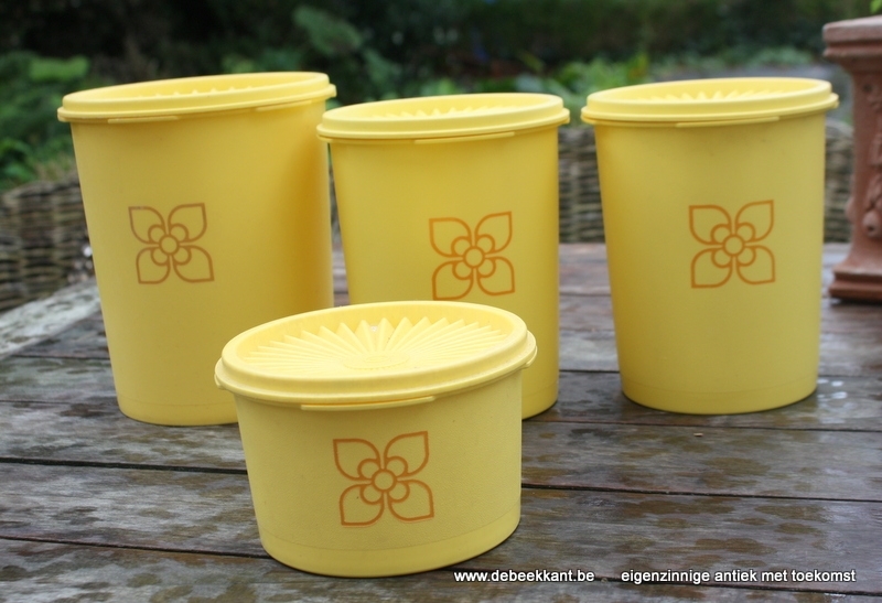 Retro tupperware zonnedeksel geel hoog model middelgroot