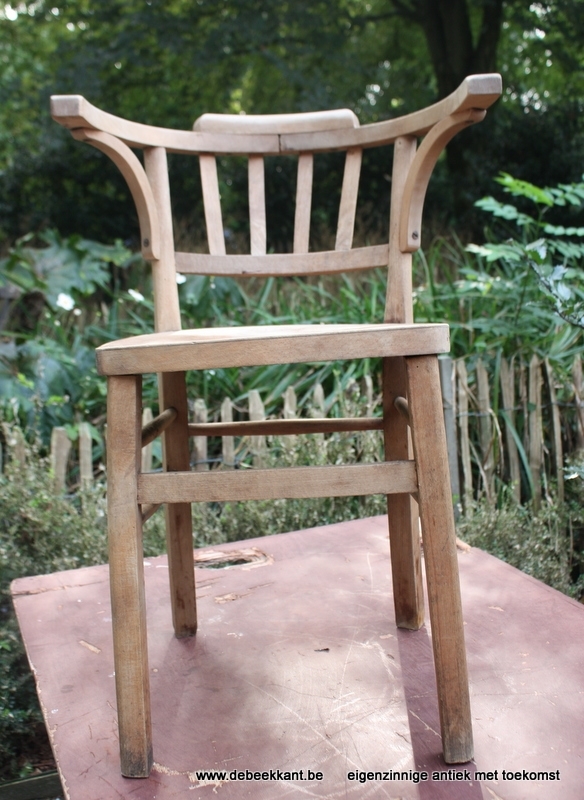 Set van 2 antieke caféstoelen gebogen rug