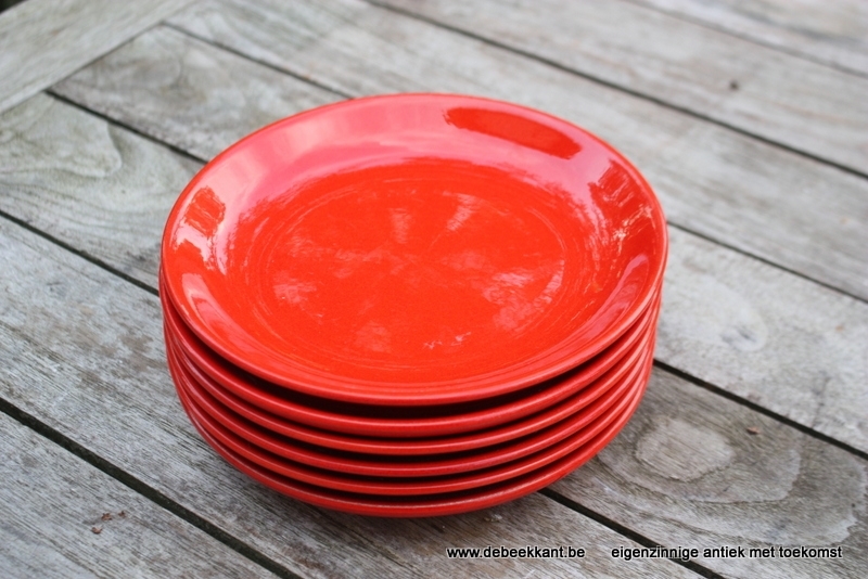 Set van 6 vintage rode borden aardewerk