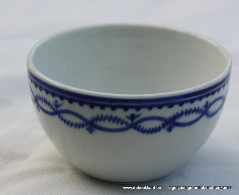 Antiek kommetje blauw motief Doorniks porselein porcelaine de Tournai