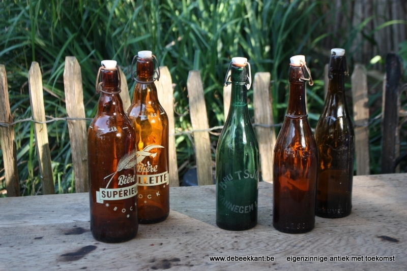 Antieke bierflessen 