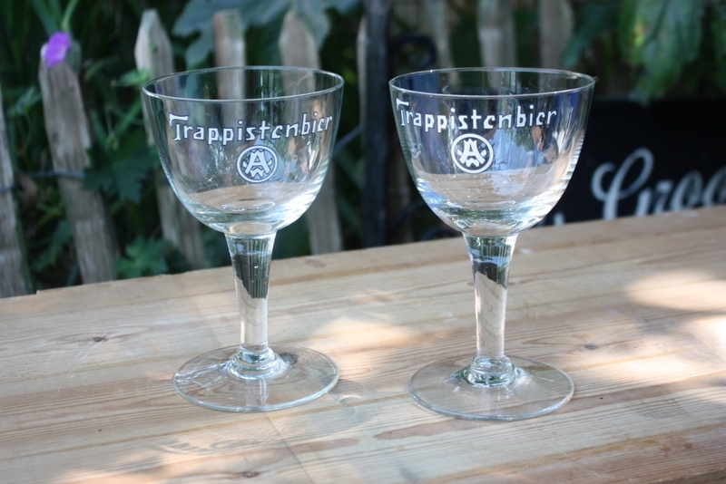 Glazen op voet trappistenbier AW WESTMALLE