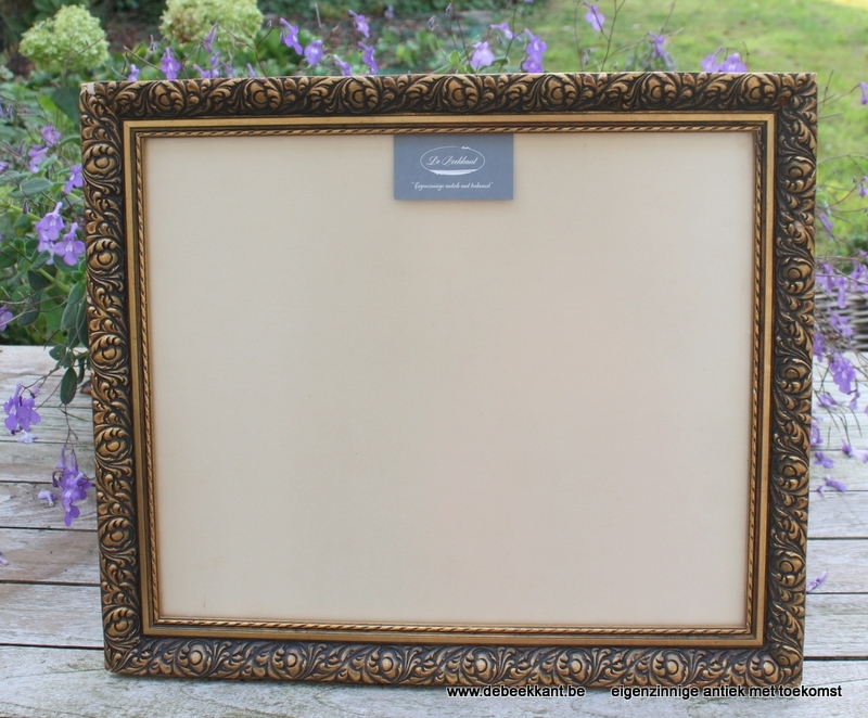 Antieke houten kader lijst bronskleur bloemmotief 44.4 x 52