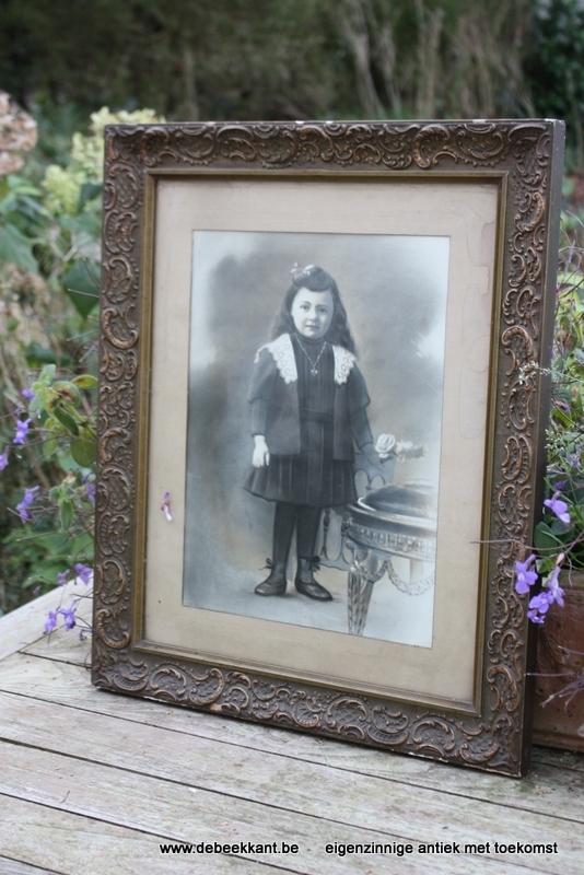 Antieke lijst kader doré met foto meisje 49,8 x 59,8