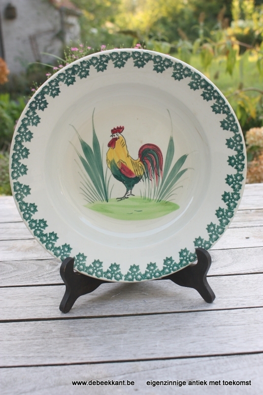 Antiek groot diep bord coq St Amand