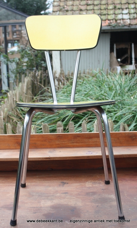 Buizenstoel schoolstoel keukenstoel retro formica geel
