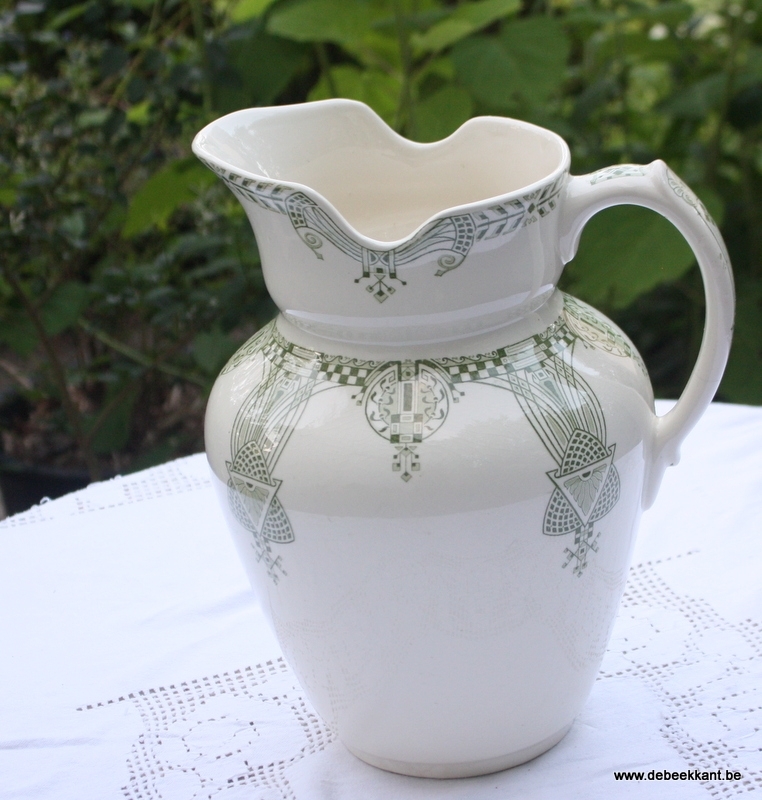 Antieke waskom en wasbak Boch decor Hongrois