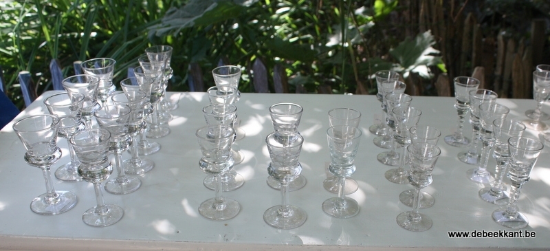 Antiek druppelglas borrelglas dik glas