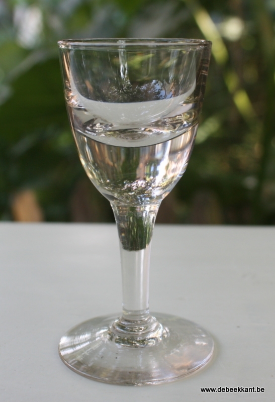 Antiek druppelglas borrelglas dik glas