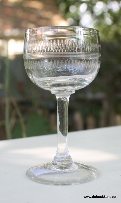 Antiek gegraveerd glas