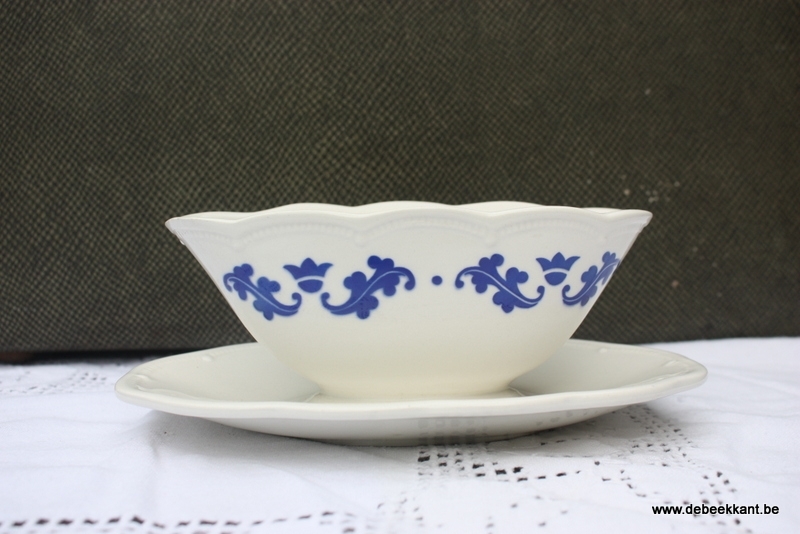 Antieke sauskom Boch EIKENBLAD blauw