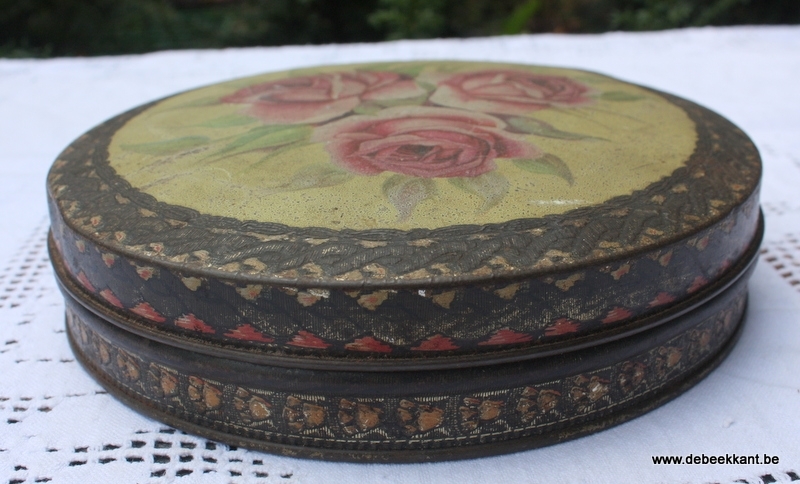Antiek rond blik rozen