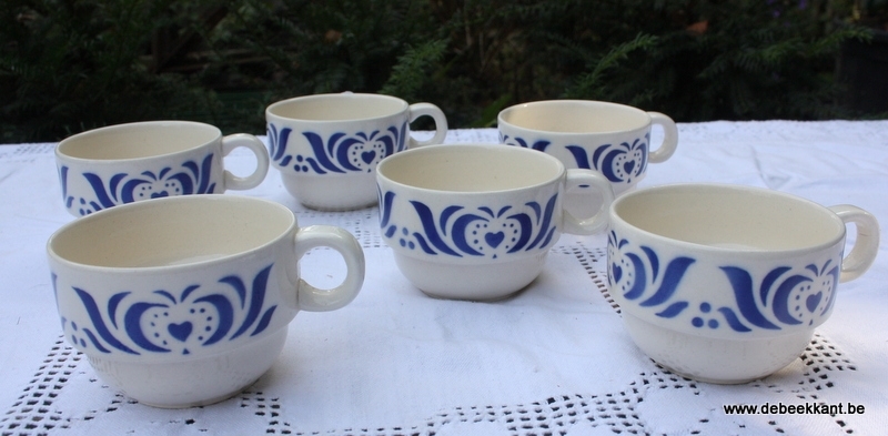 Vintage tassen wit blauw spritzdecor DDR
